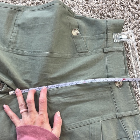 NWT Blu Pepper Crop Pant Button Olive size Medium - Picture 9 of 14